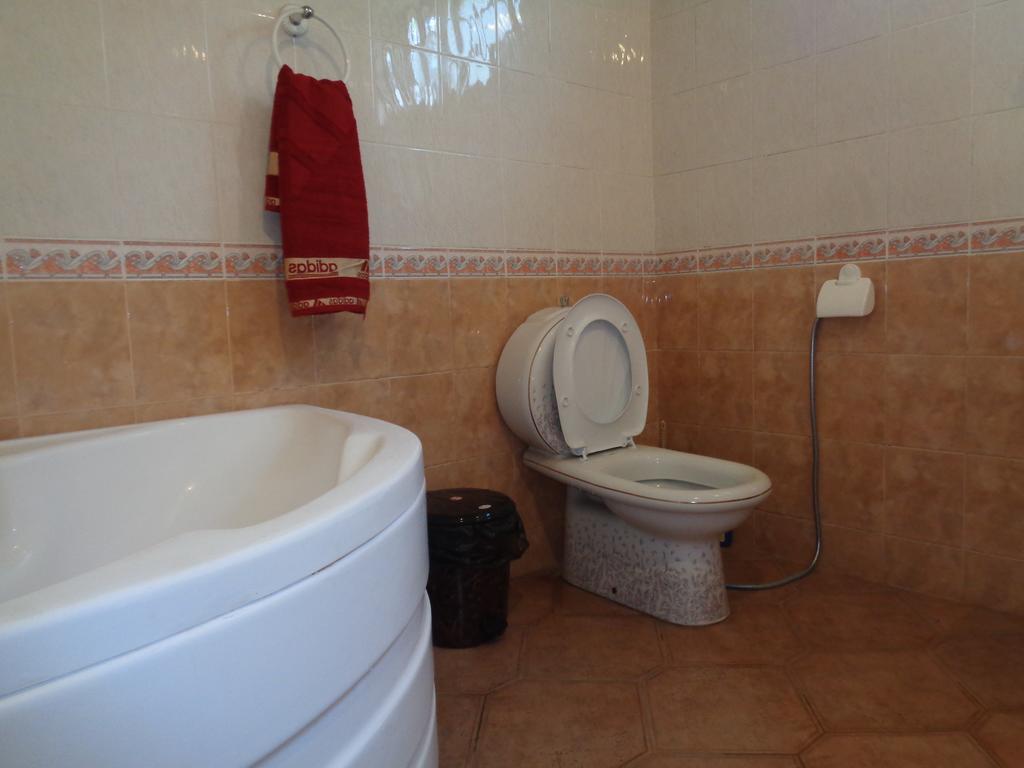 Guest House Levan II Dadiani Zugdidi Exterior photo